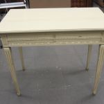 948 9736 CONSOLE TABLE